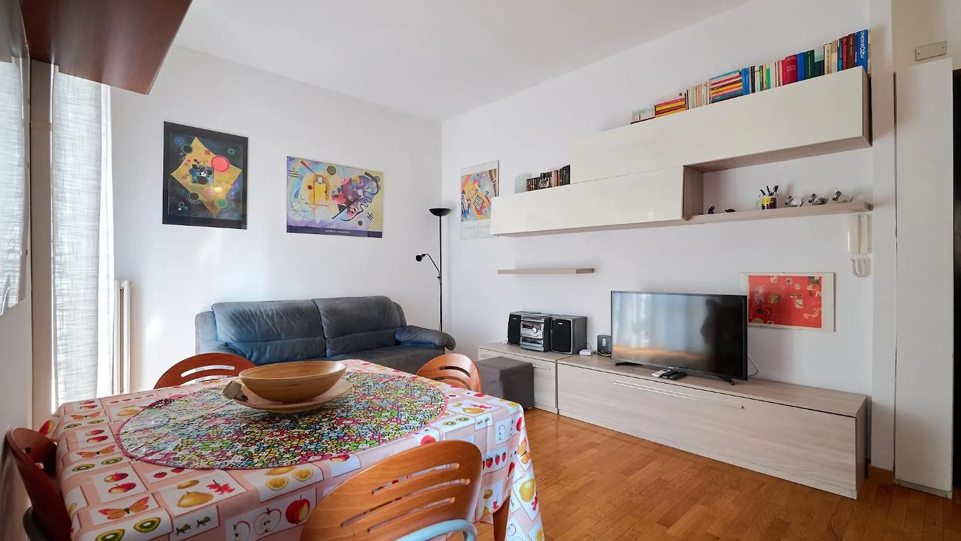 Xenia Apartments - Cozy Apartment Near Porta Romana Милан