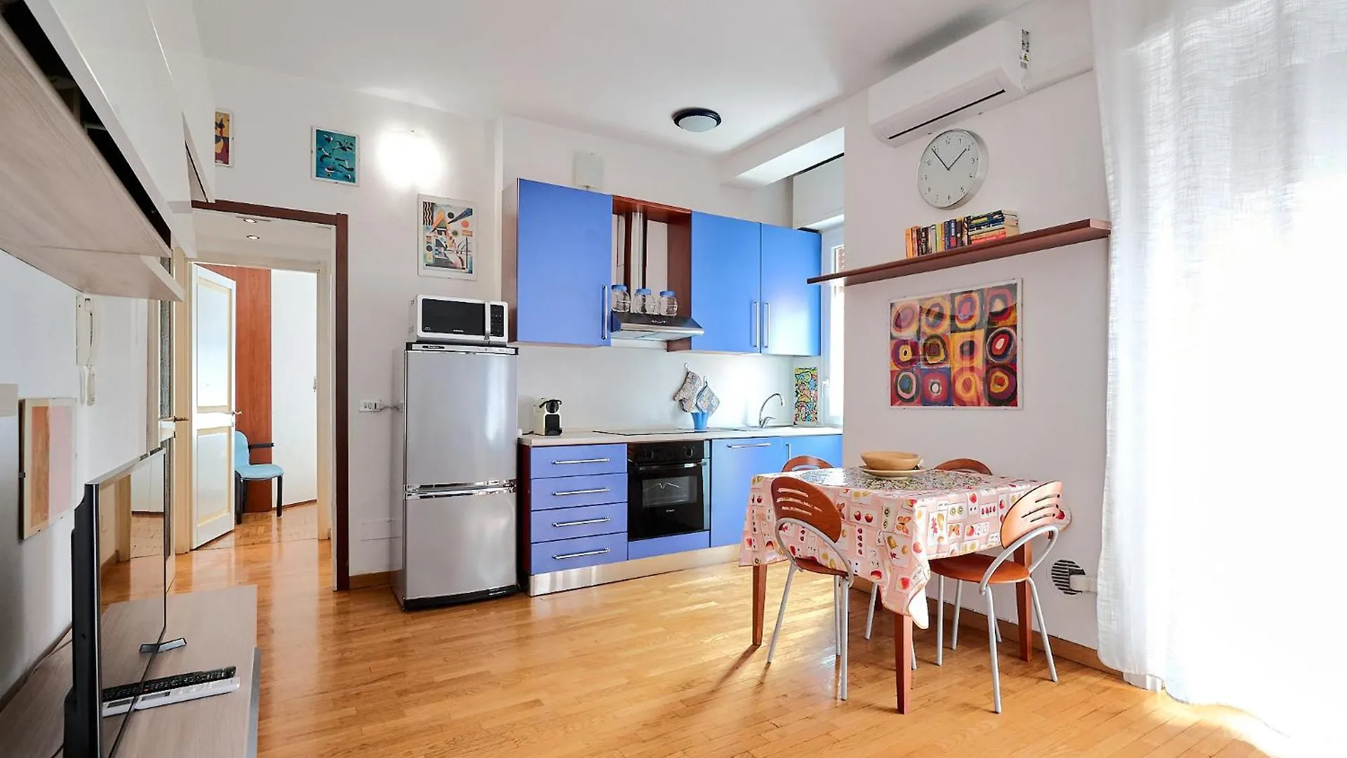 Xenia Apartments - Cozy Apartment Near Porta Romana Милан