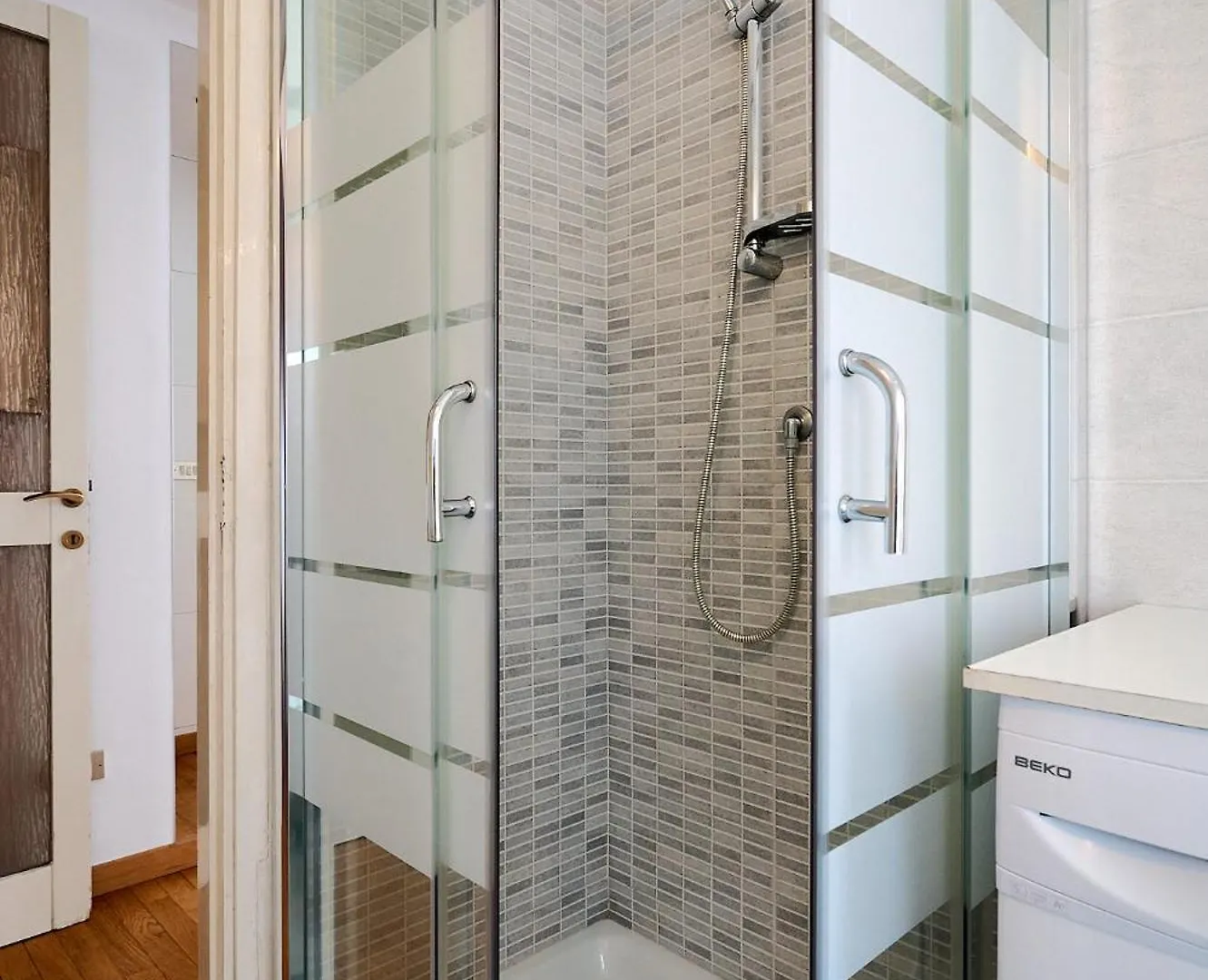 Xenia Apartments - Cozy Apartment Near Porta Romana Милан 0*,  Италия
