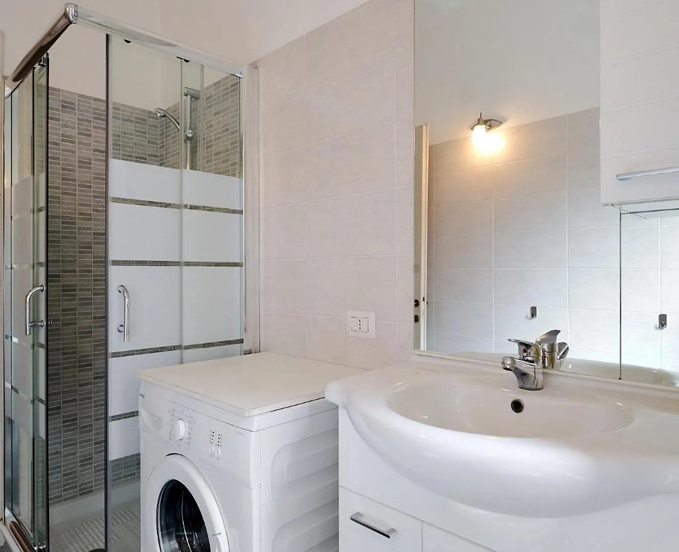 Xenia Apartments - Cozy Apartment Near Porta Romana Милан Италия